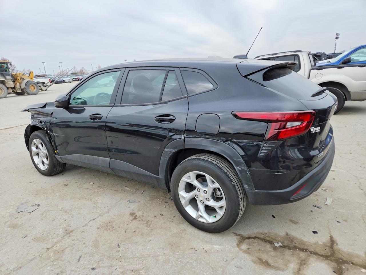 2025 CHEVROLET TRAX LS photo 4