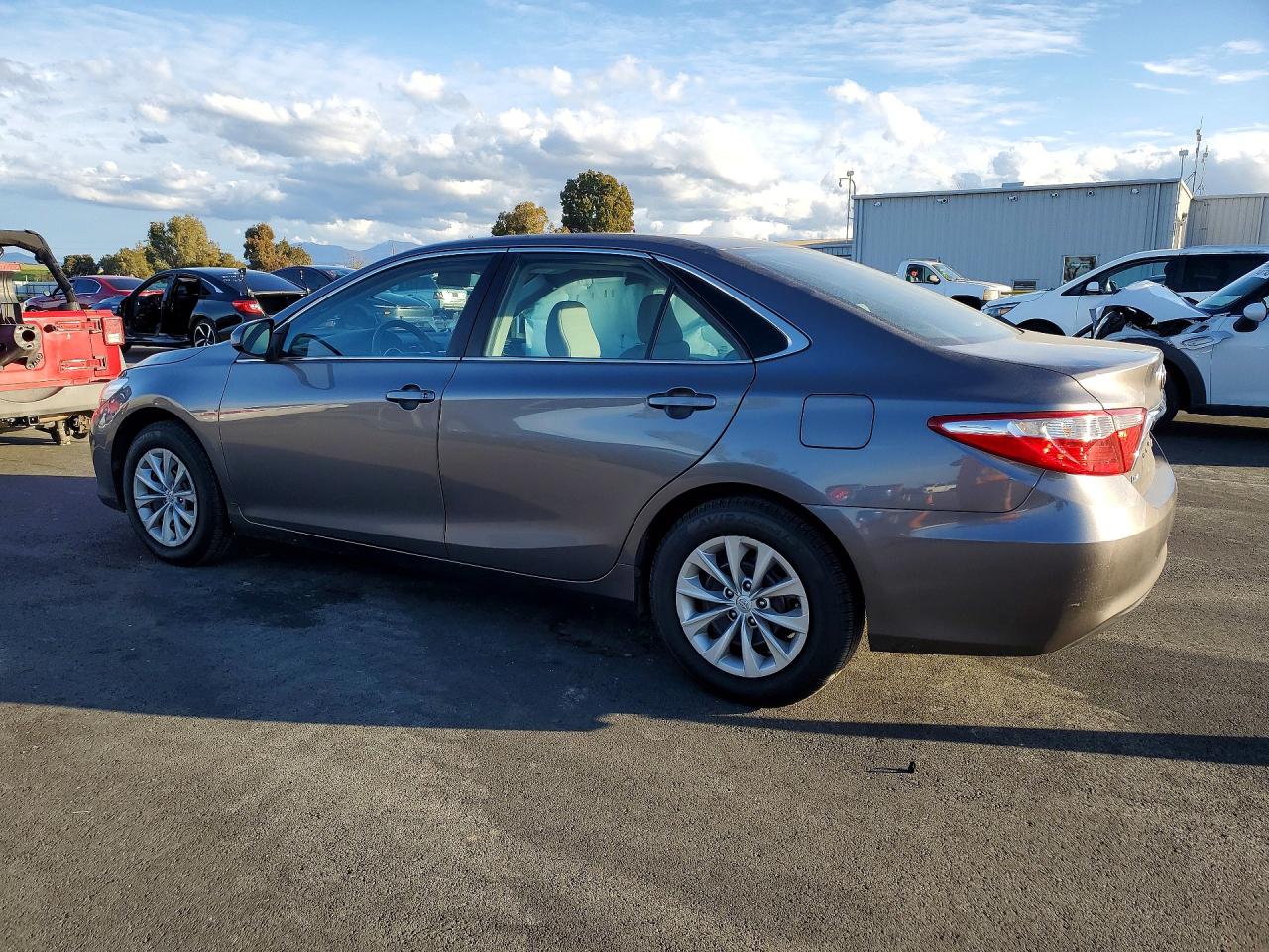 2017 TOYOTA CAMRY LE photo 2