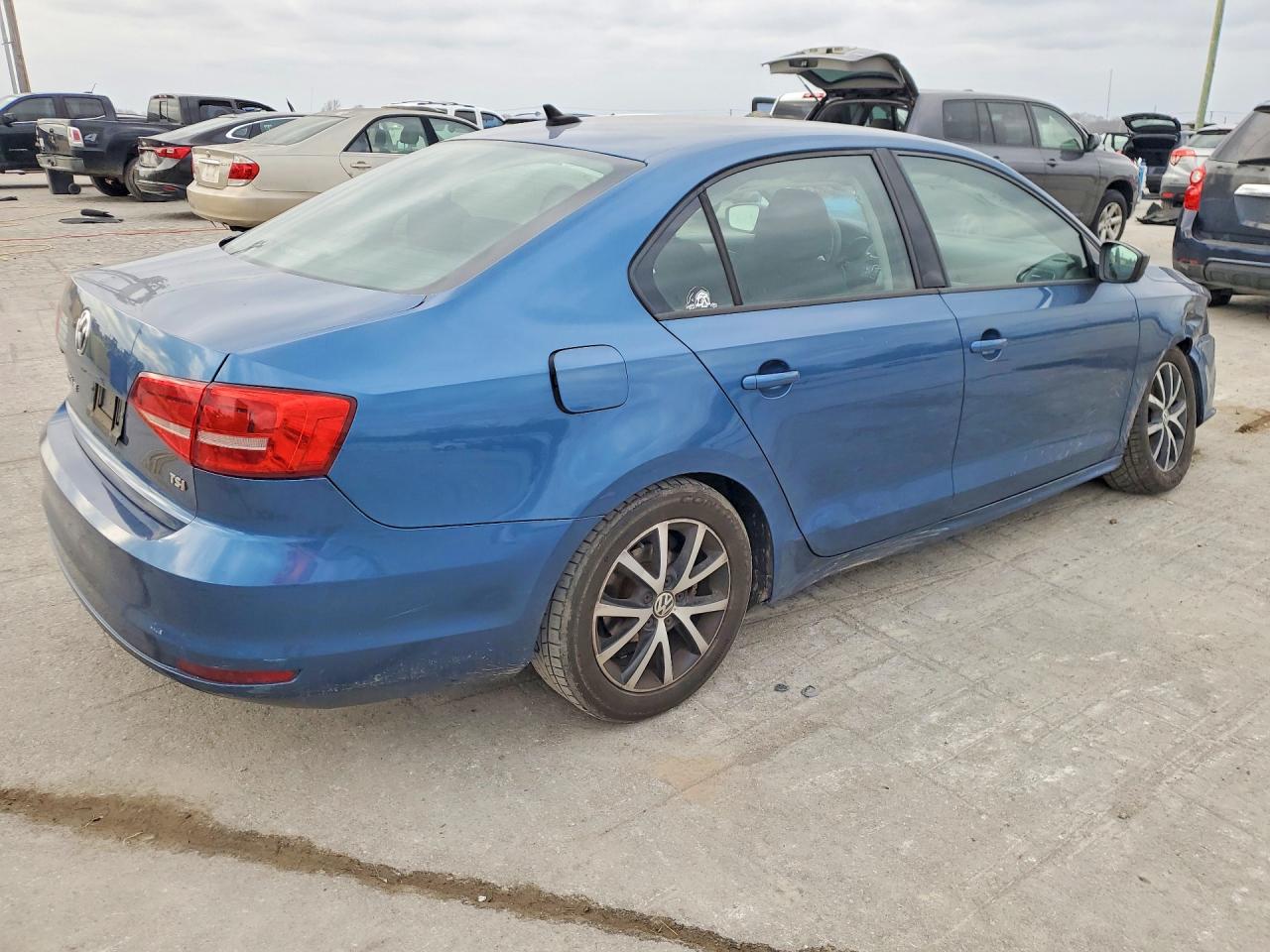 2016 VOLKSWAGEN JETTA SE photo 3