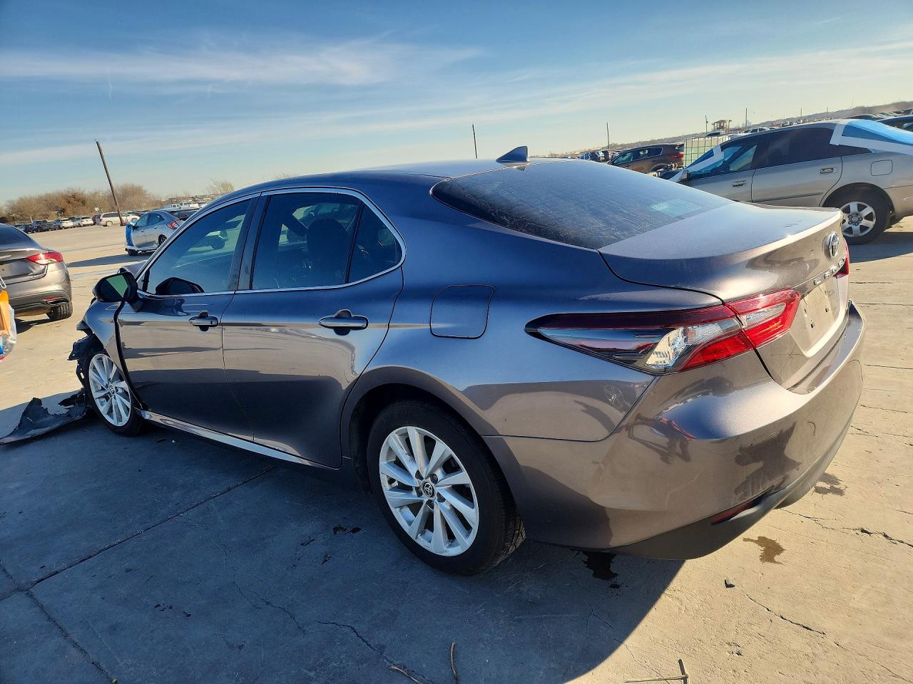 2023 TOYOTA CAMRY LE photo 3