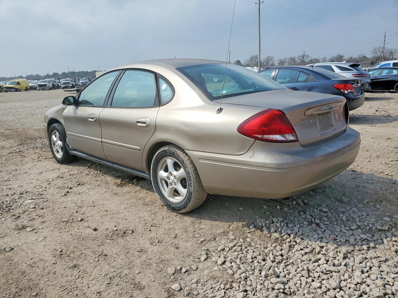 2004 FORD TAURUS SES photo 3