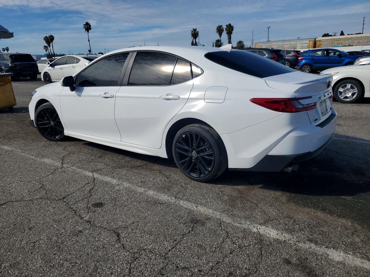 2025 TOYOTA CAMRY SE photo 3