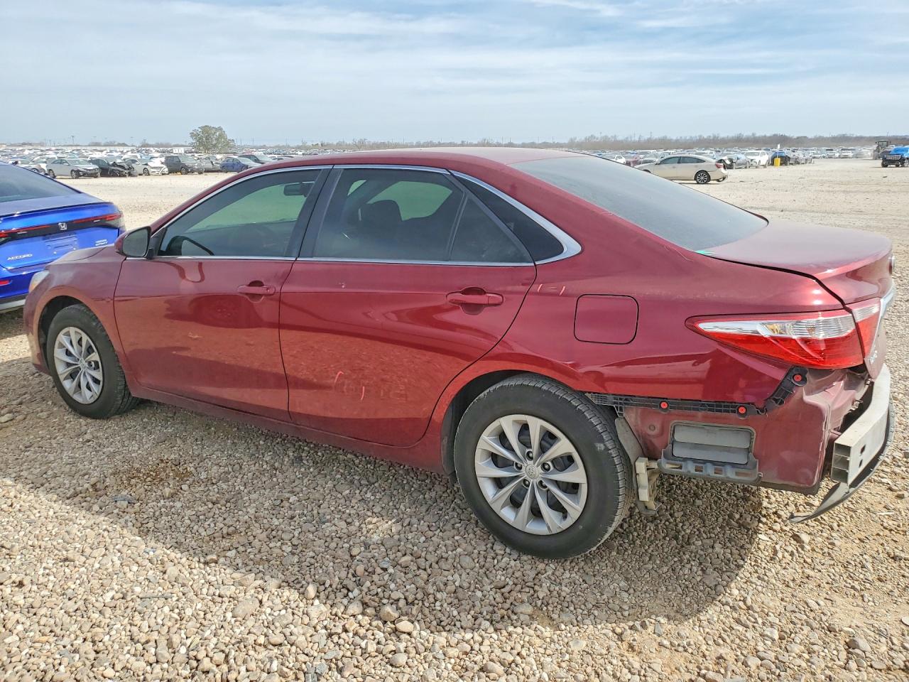 2017 TOYOTA CAMRY LE photo 2