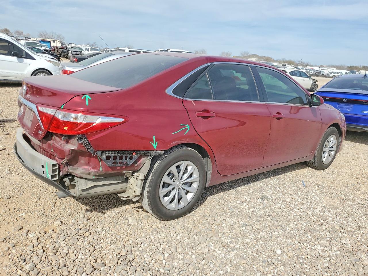 2017 TOYOTA CAMRY LE photo 3
