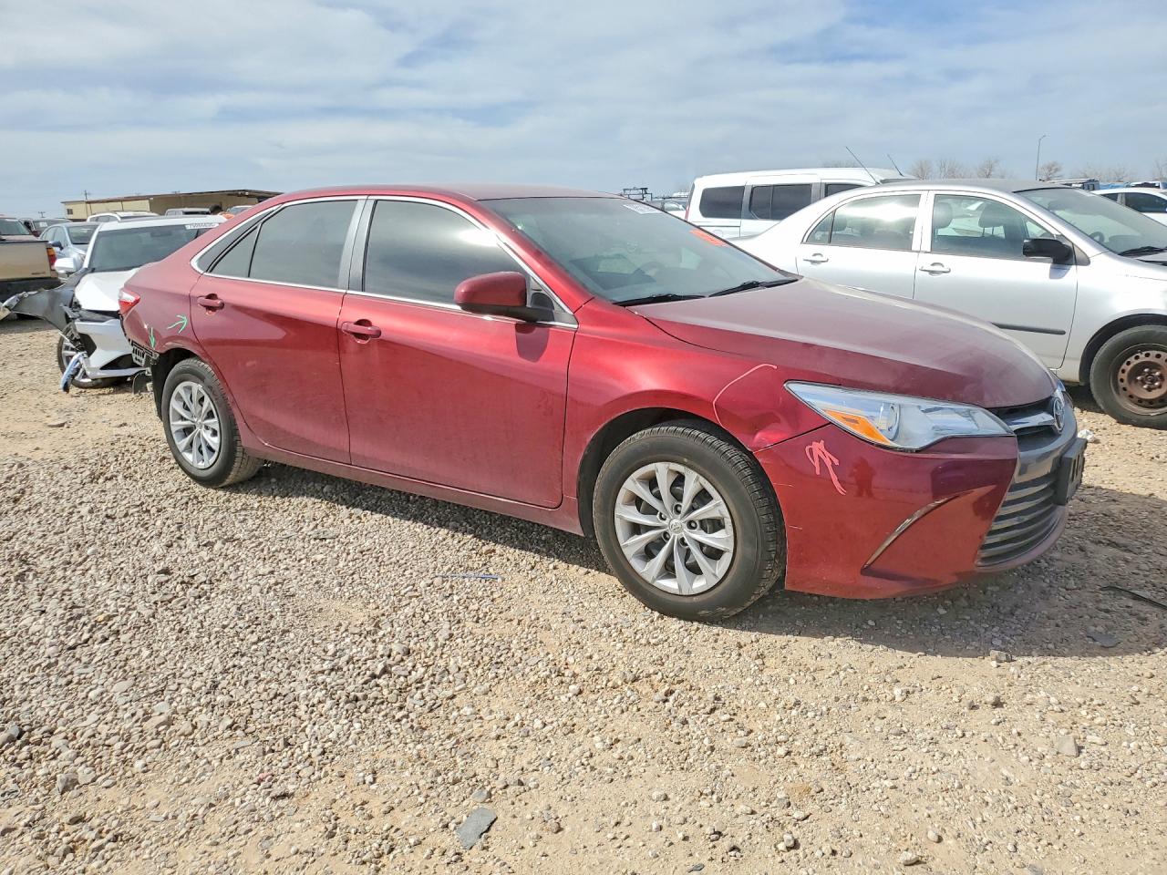 2017 TOYOTA CAMRY LE photo 4