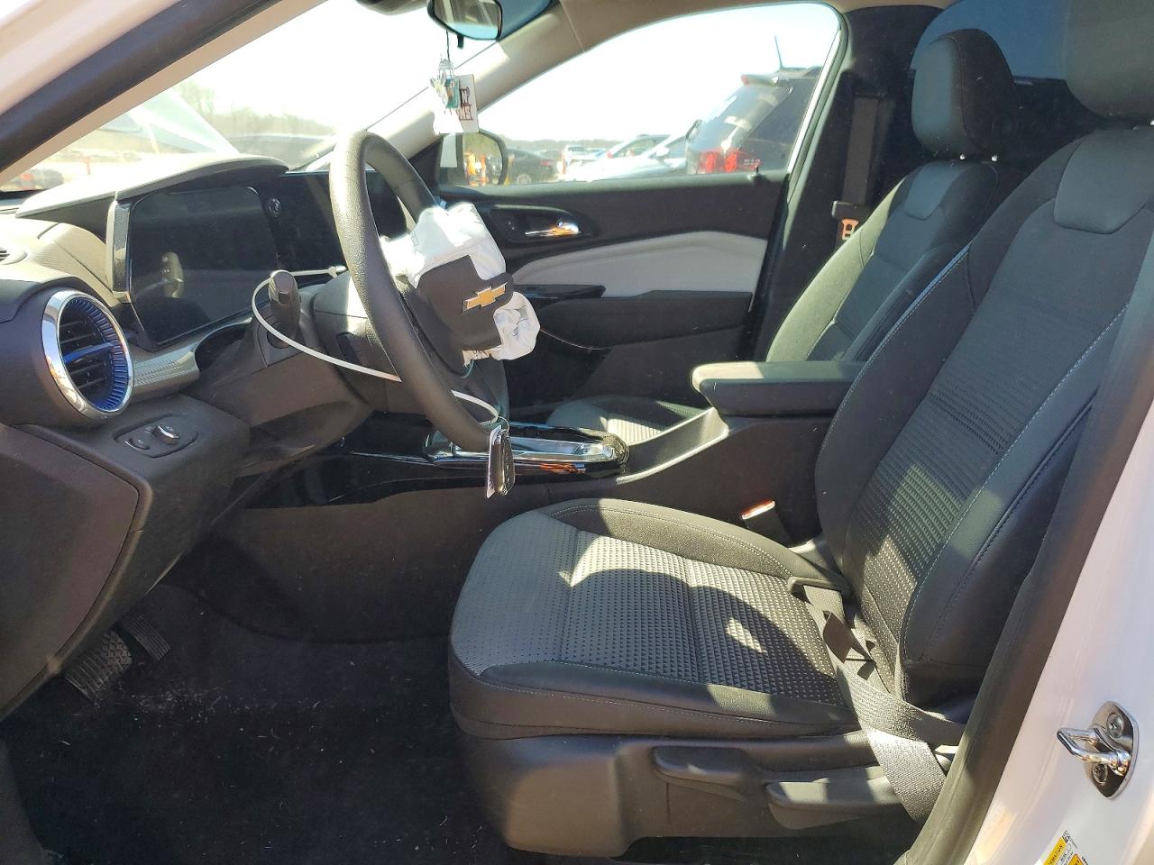 2025 CHEVROLET TRAX 1LT photo 13