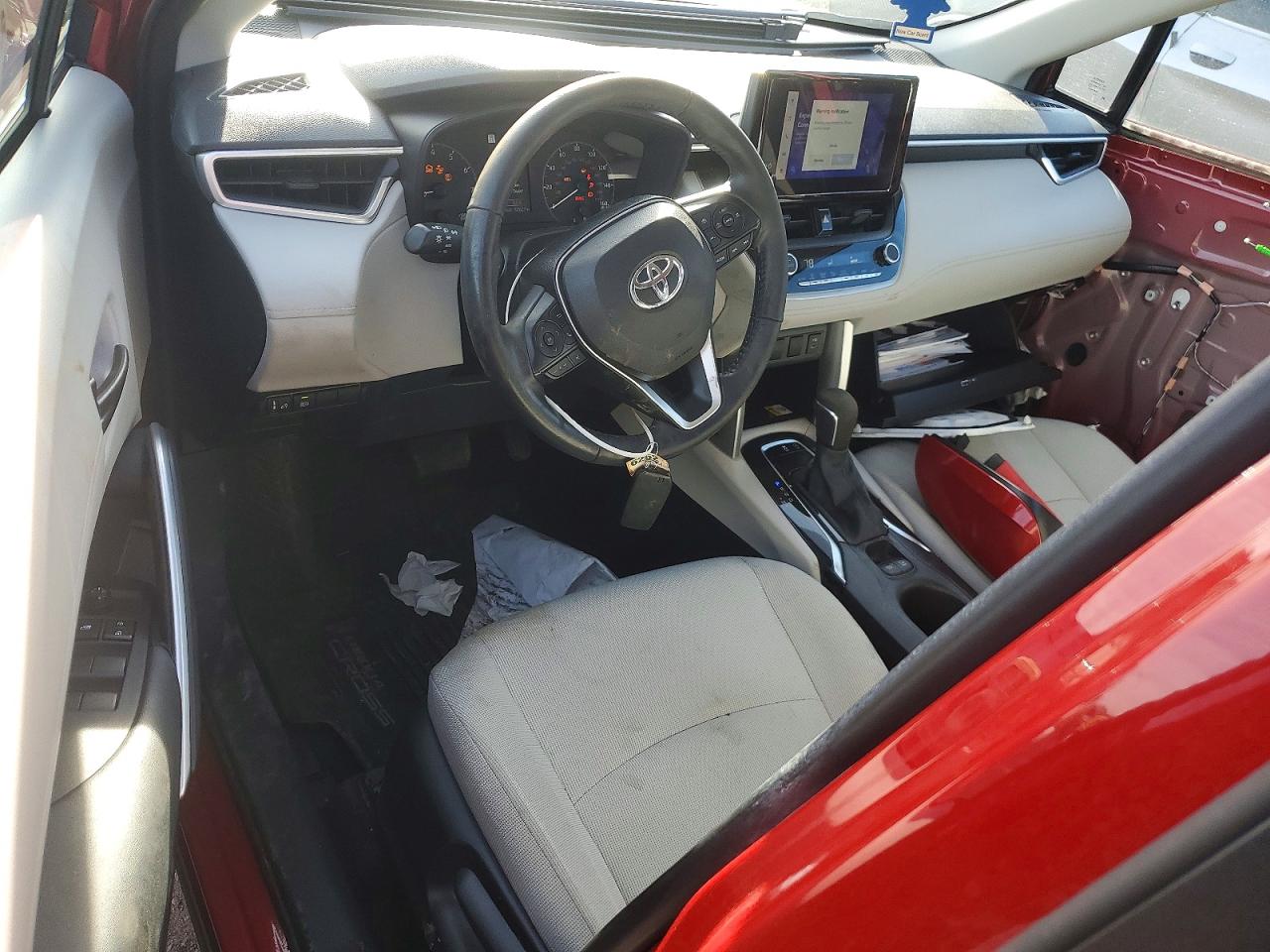 2023 TOYOTA COROLLA CROSS LE photo 8