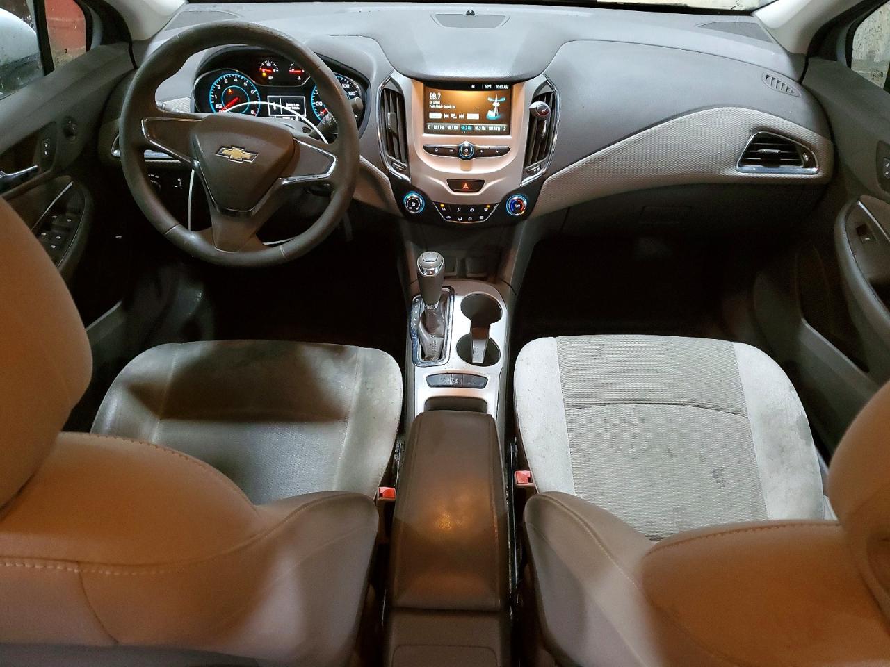 2017 CHEVROLET CRUZE LS photo 22