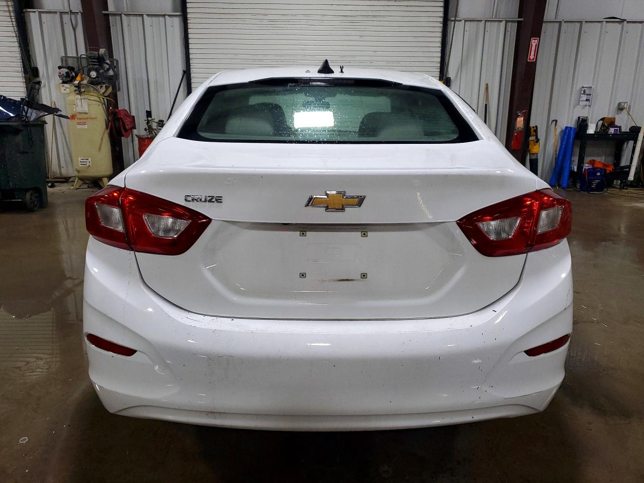 2017 CHEVROLET CRUZE LS photo 16