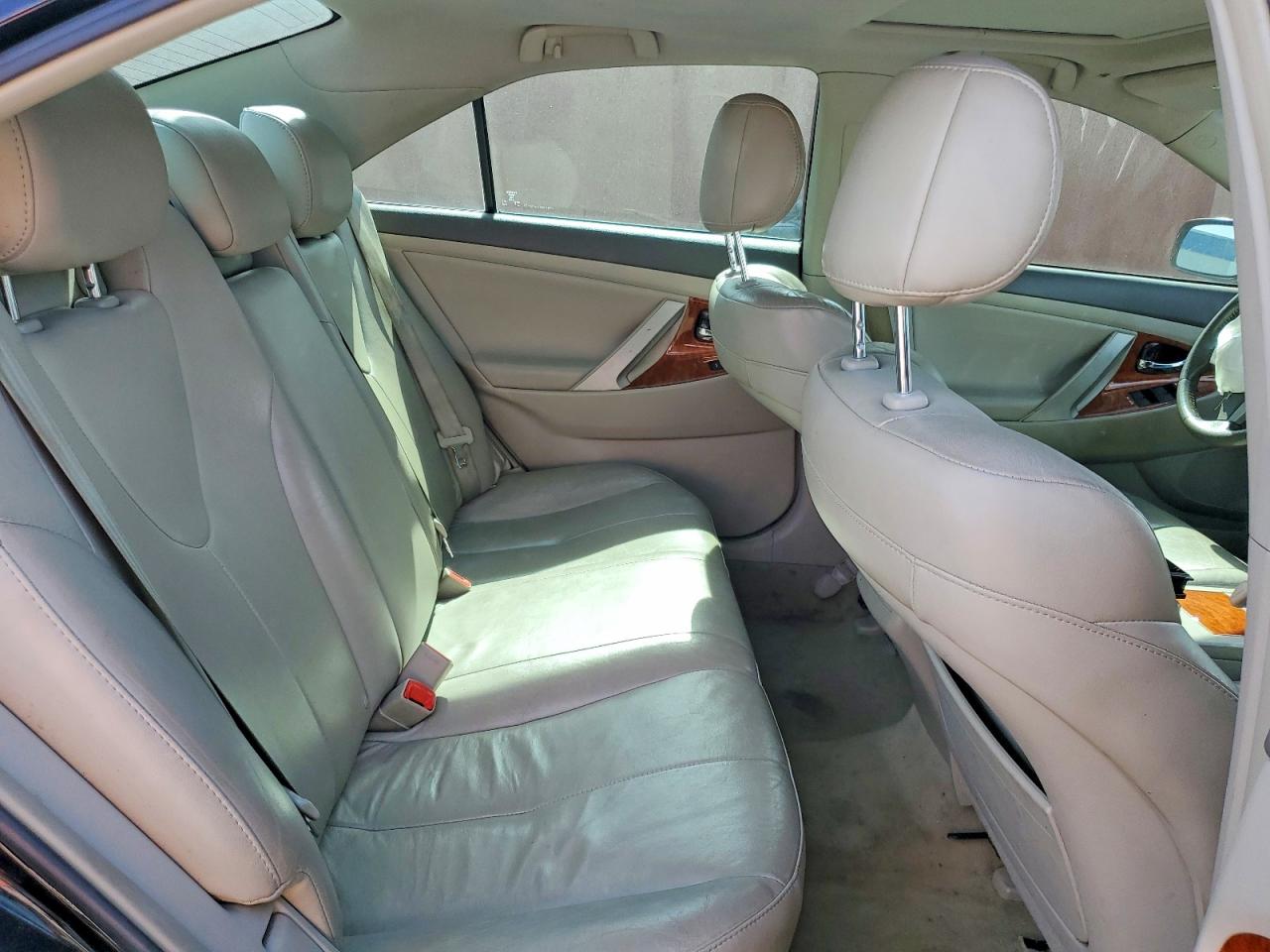 2011 TOYOTA CAMRY XLE photo 28