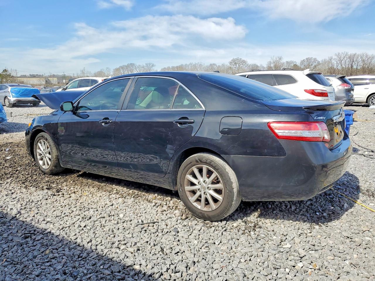 2011 TOYOTA CAMRY XLE photo 4