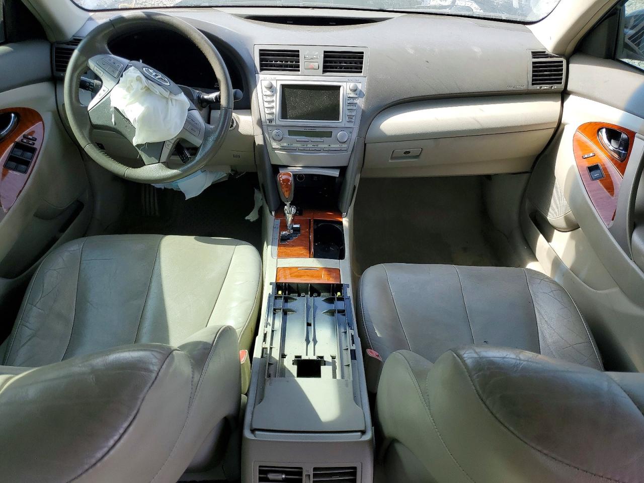 2011 TOYOTA CAMRY XLE photo 22