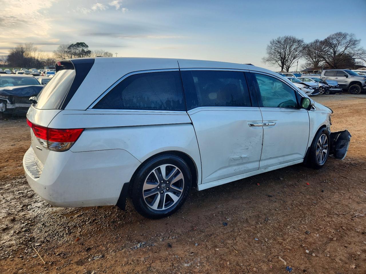 2014 HONDA ODYSSEY TOURING photo 3