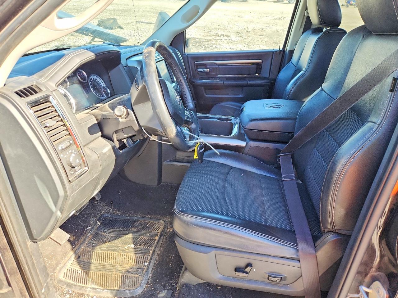 2016 RAM 1500 SPORT photo 19