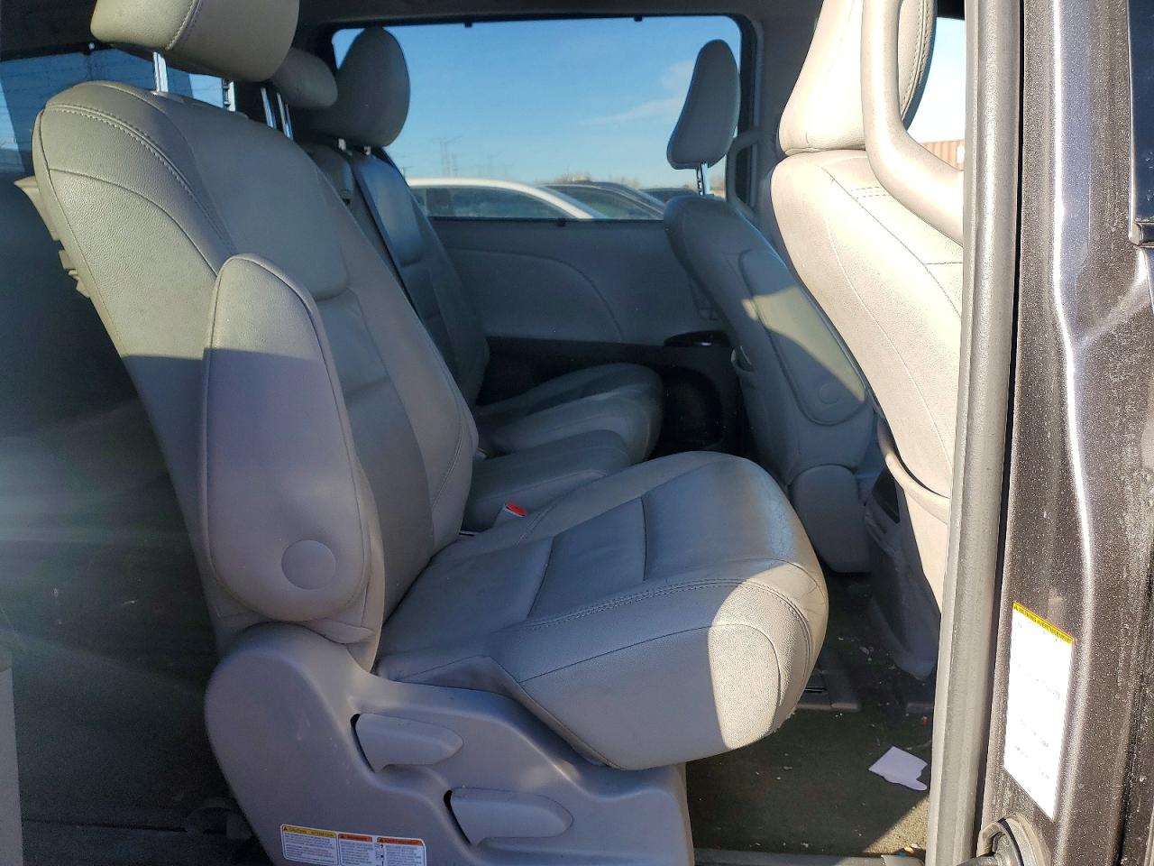 2017 TOYOTA SIENNA XLE 8-PASSENGER photo 21