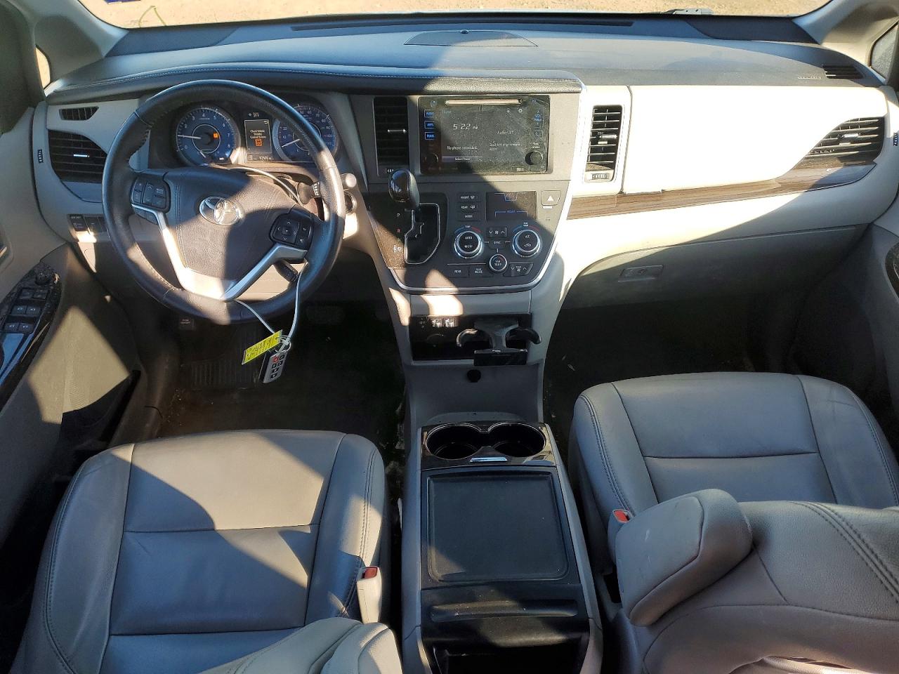 2017 TOYOTA SIENNA XLE 8-PASSENGER photo 15