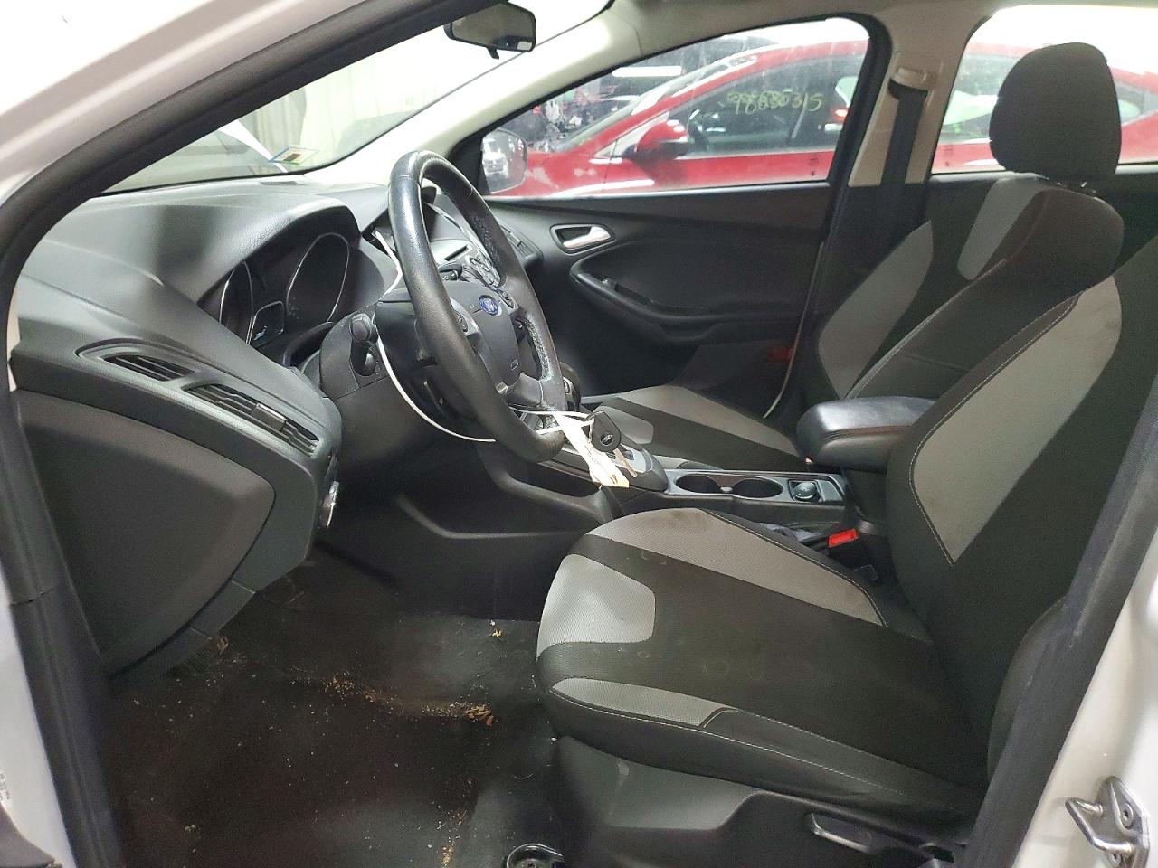 2014 FORD FOCUS SE photo 19