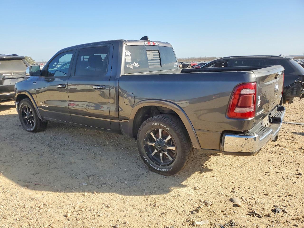 2019 RAM 1500 LARAMIE photo 3