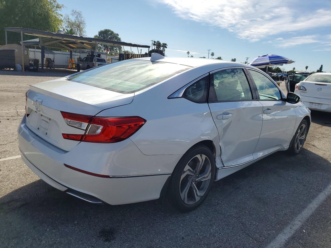 2018 HONDA ACCORD EX photo 3
