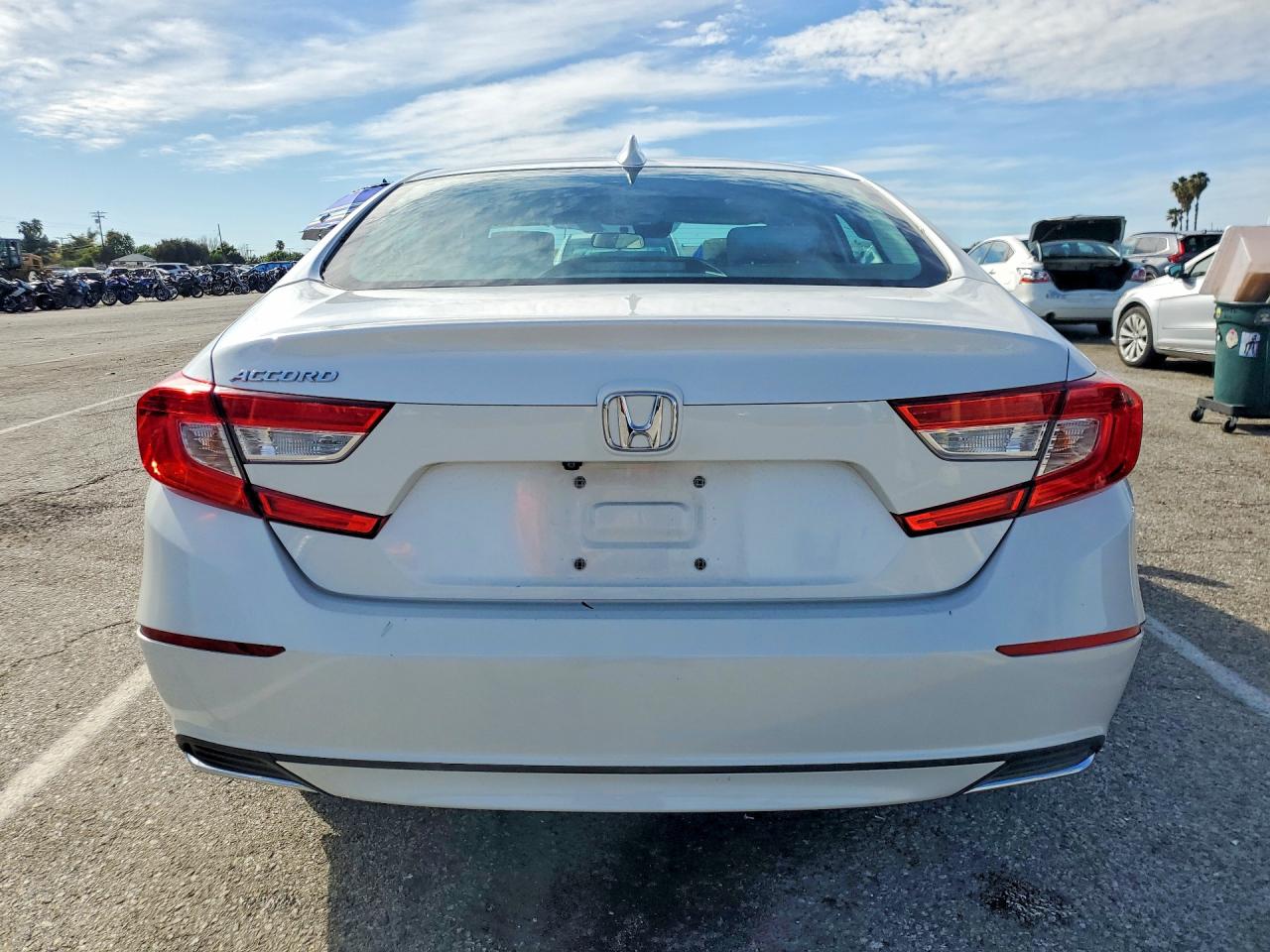 2018 HONDA ACCORD EX photo 6