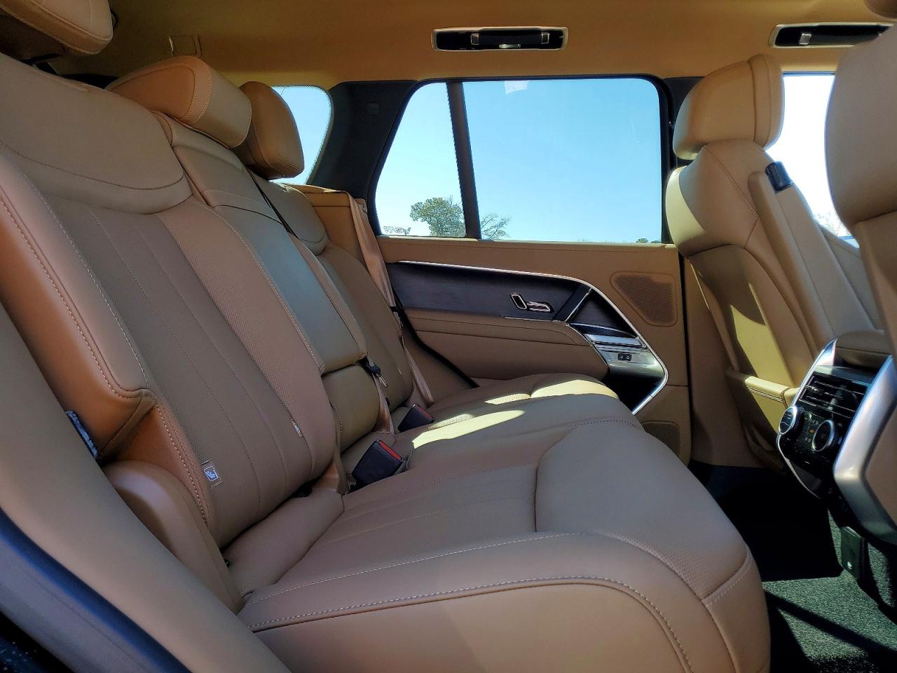 2024 LAND ROVER RANGE ROVER SE photo 31