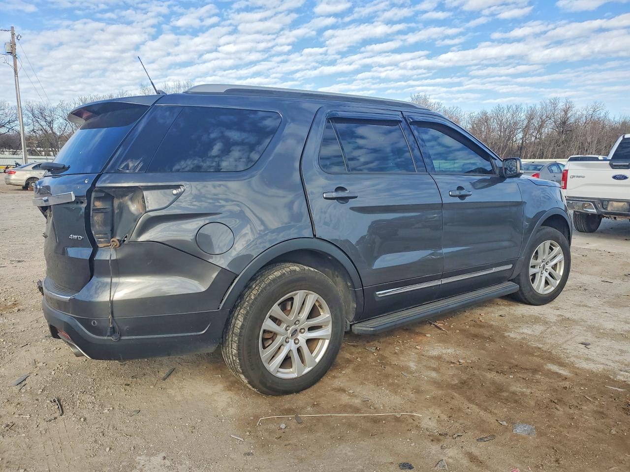 2018 FORD EXPLORER XLT photo 5
