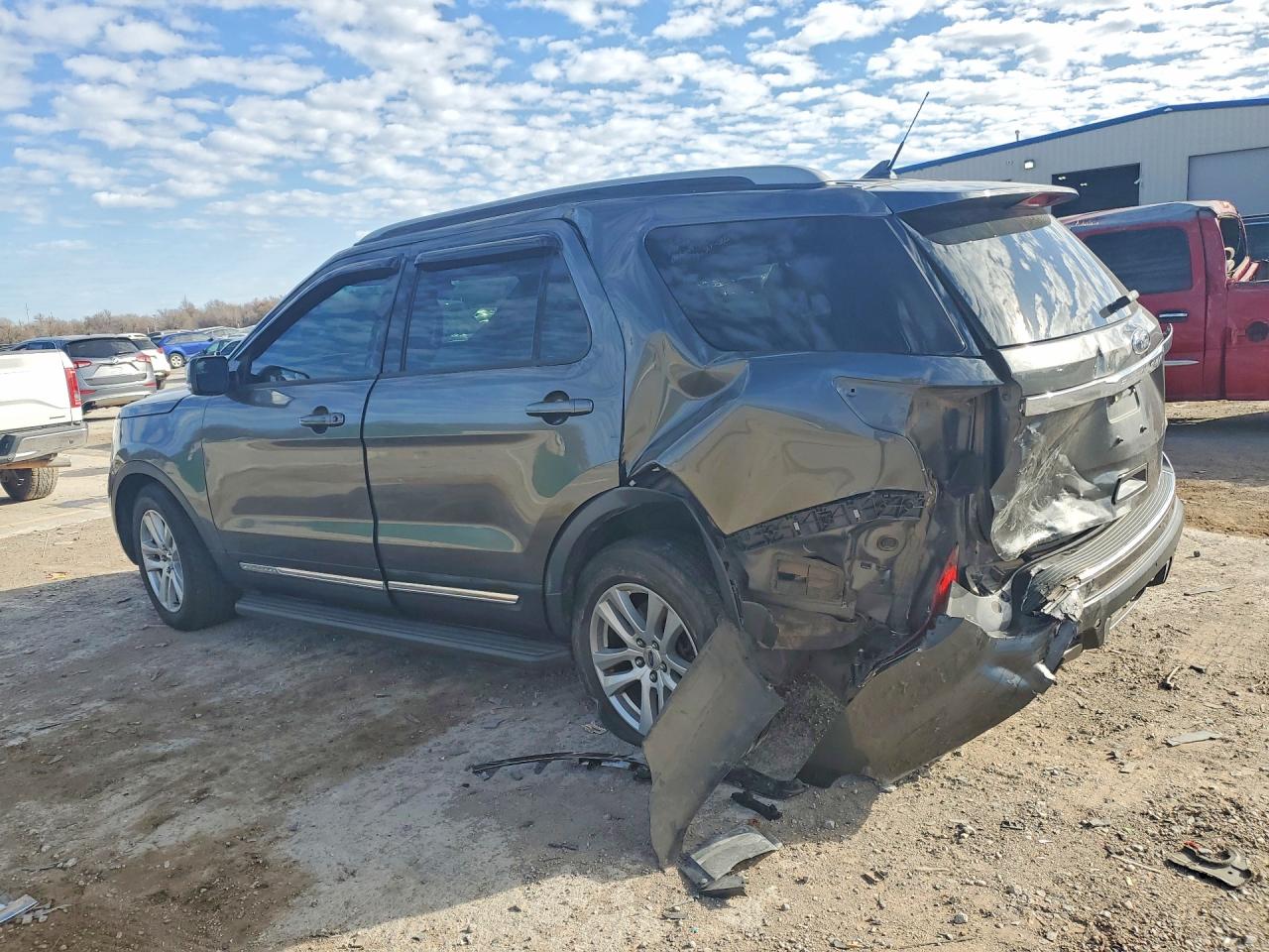 2018 FORD EXPLORER XLT photo 3
