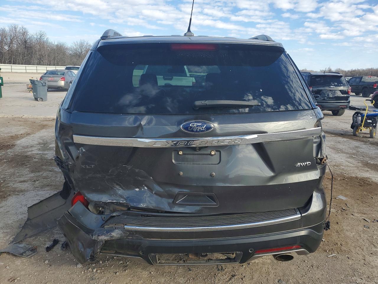 2018 FORD EXPLORER XLT photo 11