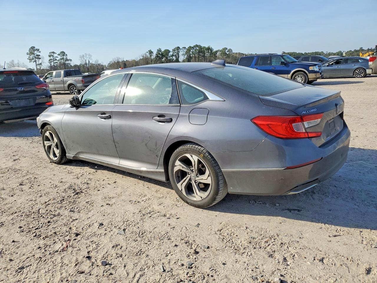 2018 HONDA ACCORD EX photo 2