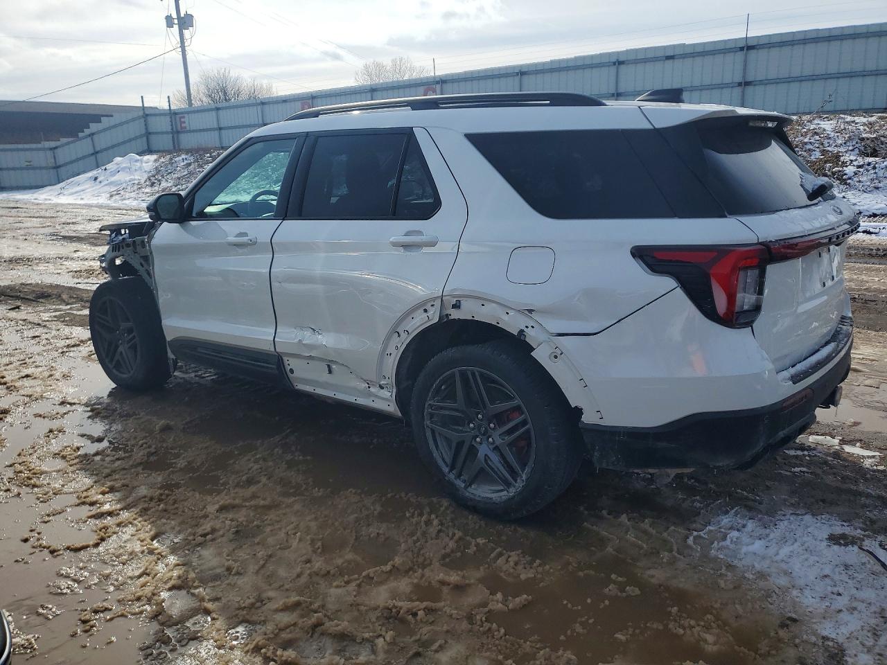 2025 FORD EXPLORER ST-LINE photo 3