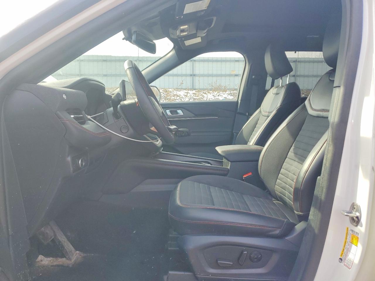 2025 FORD EXPLORER ST-LINE photo 13