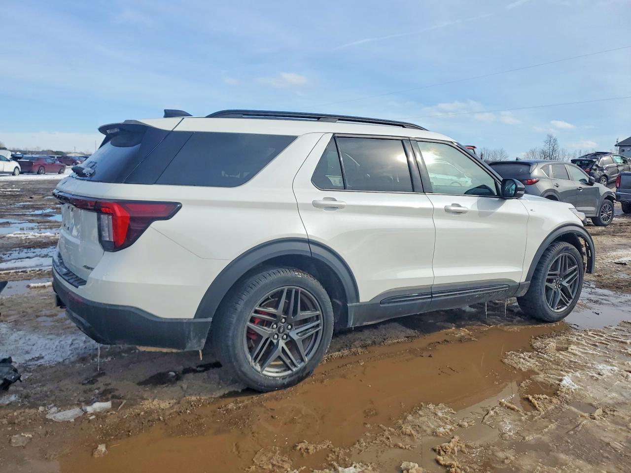 2025 FORD EXPLORER ST-LINE photo 5