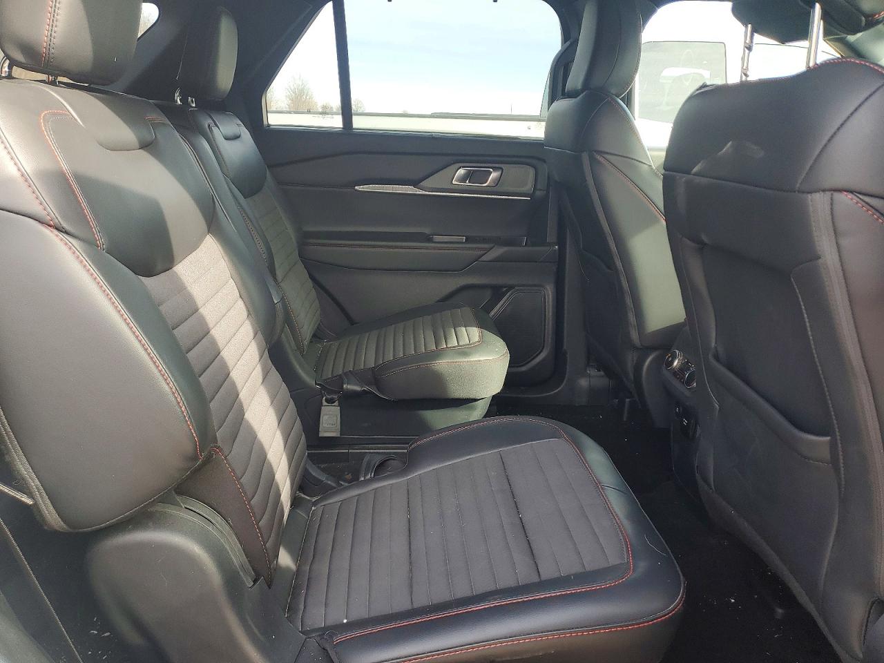 2025 FORD EXPLORER ST-LINE photo 21