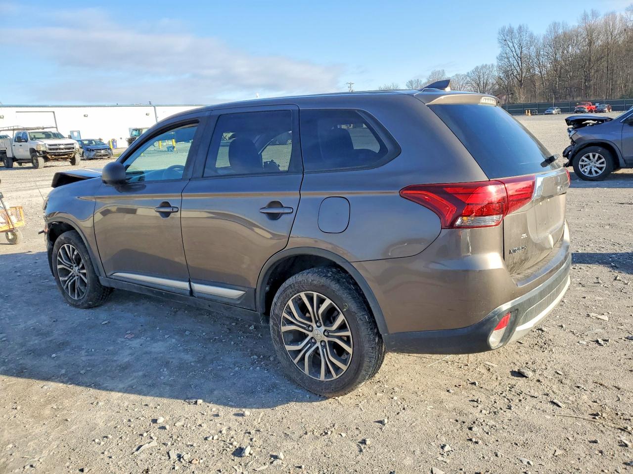 2018 MITSUBISHI OUTLANDER ES photo 3