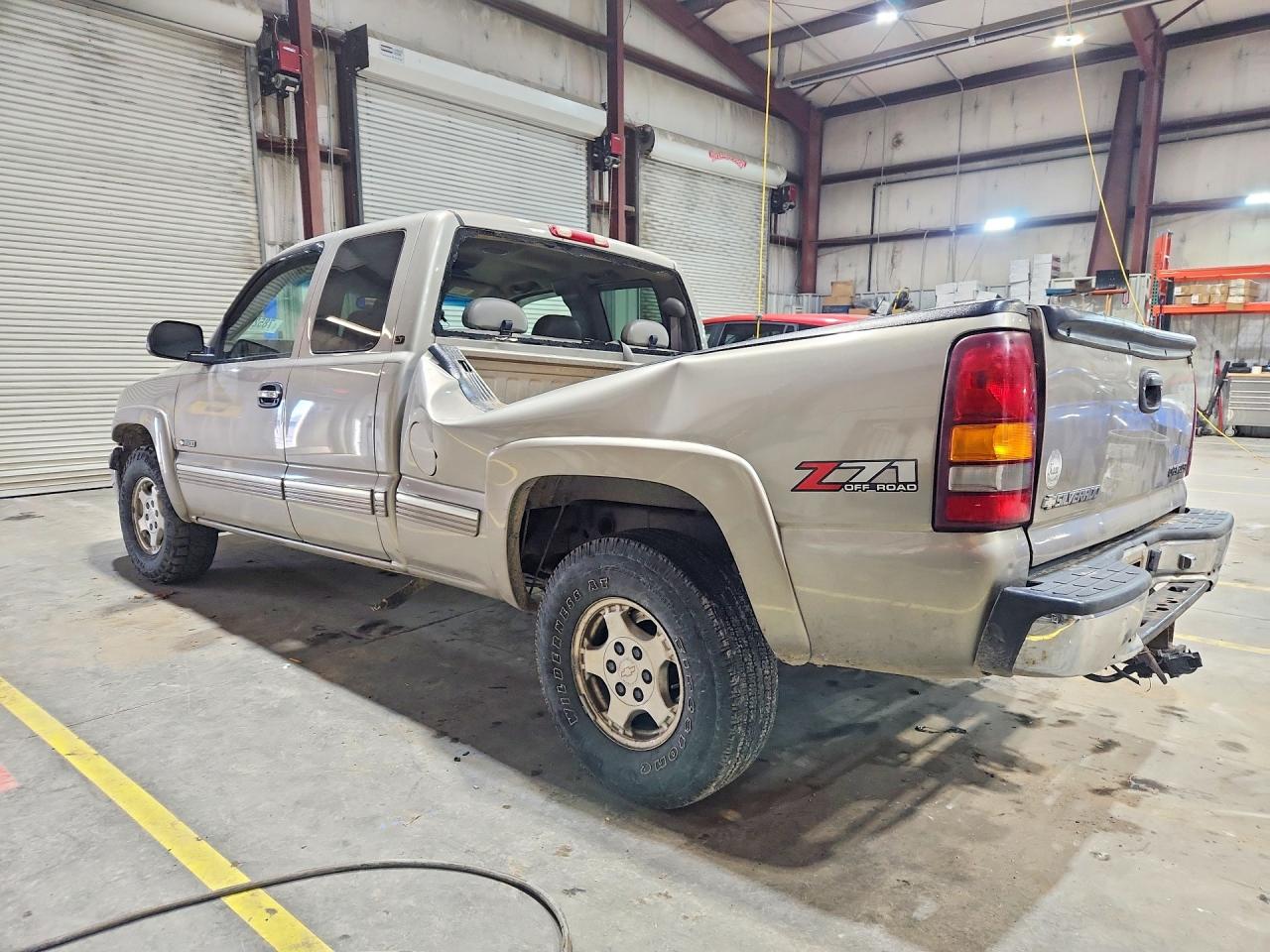 2002 CHEVROLET SILVERADO K1500 photo 2