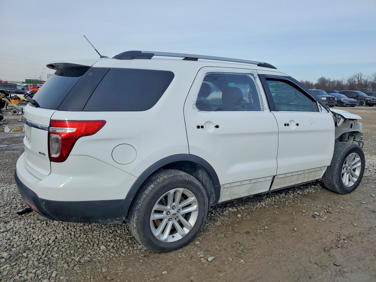 2014 FORD EXPLORER XLT photo 3