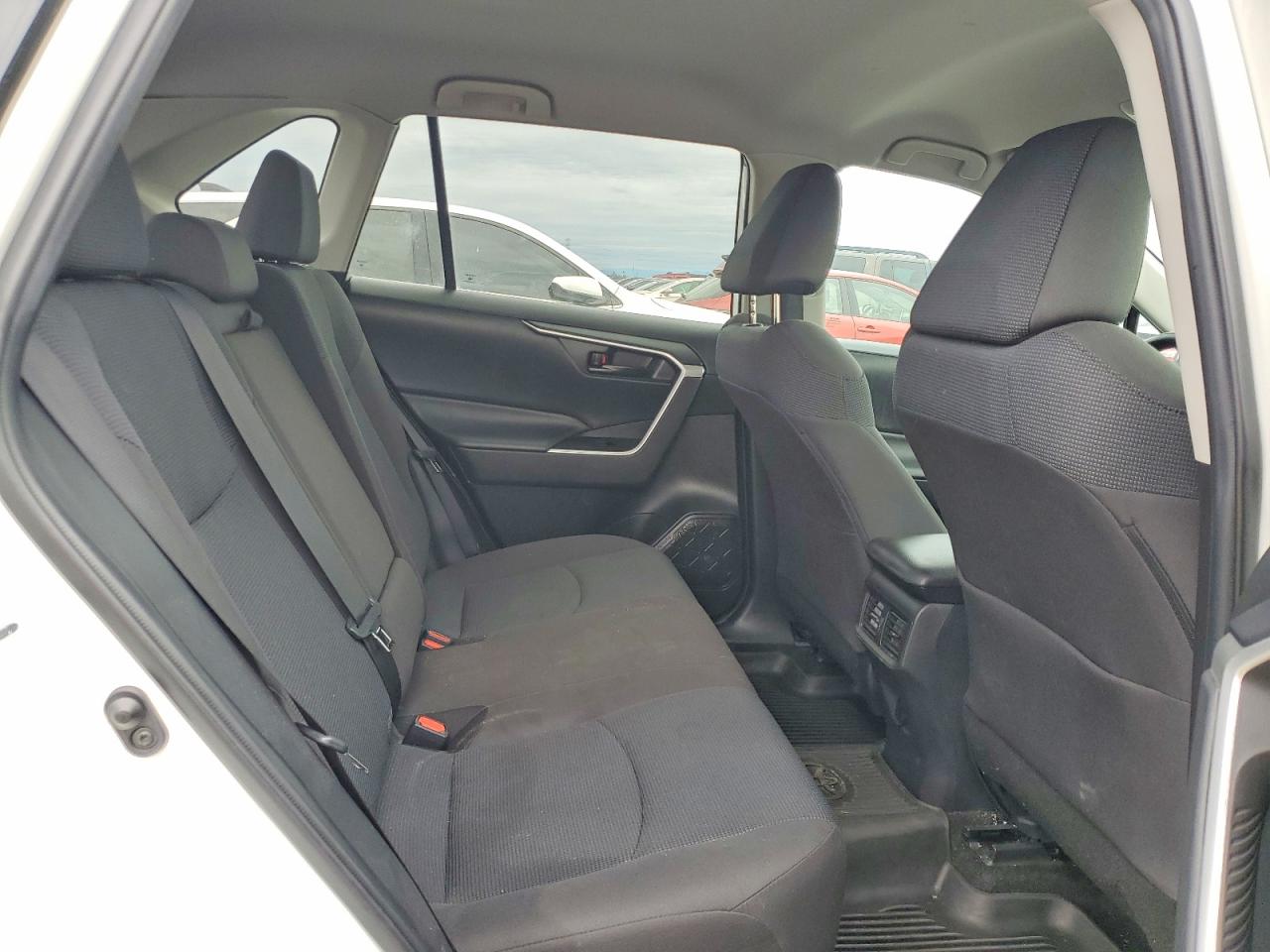 2022 TOYOTA RAV4 LE photo 21