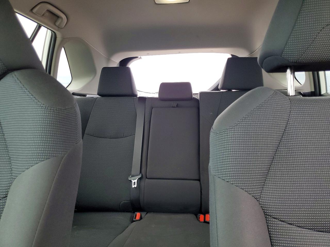 2022 TOYOTA RAV4 LE photo 19