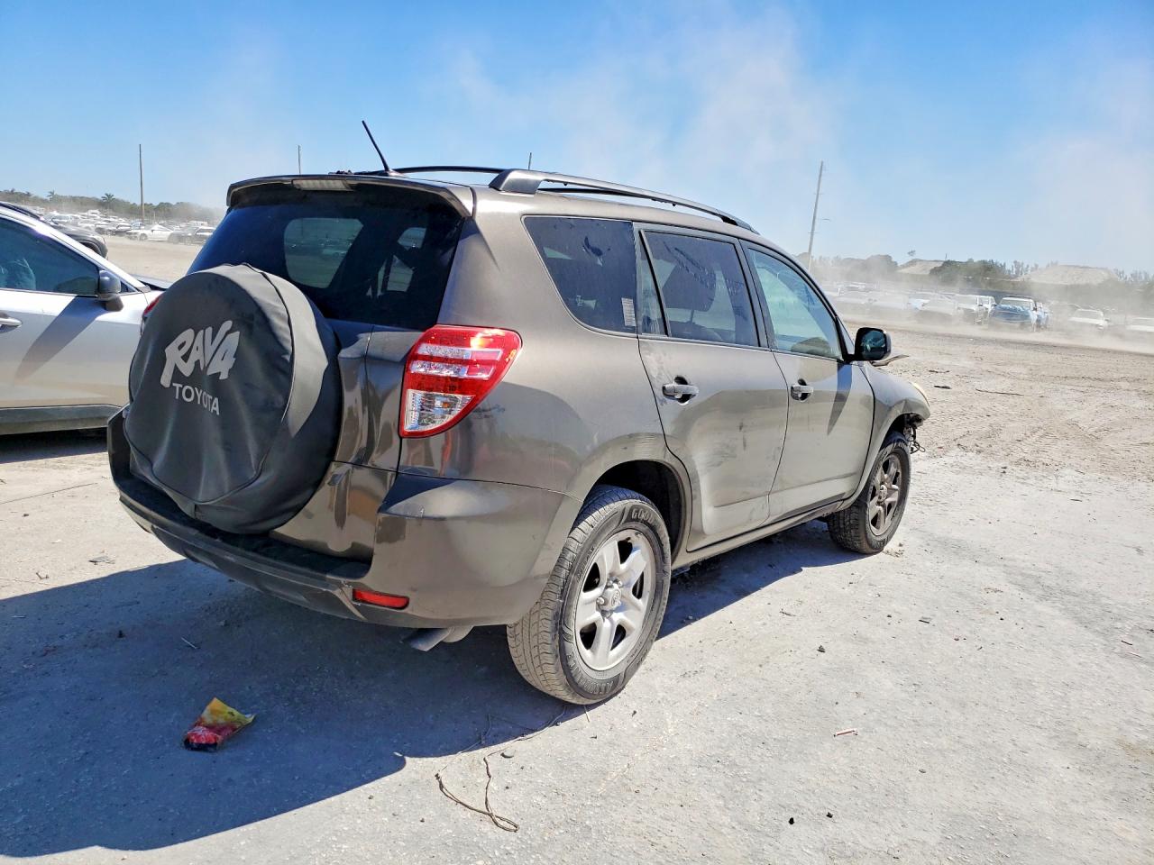 2011 TOYOTA RAV4 BASE photo 5