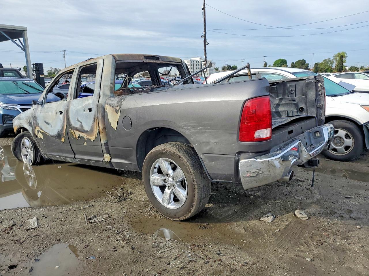 2016 RAM 1500 SLT photo 3