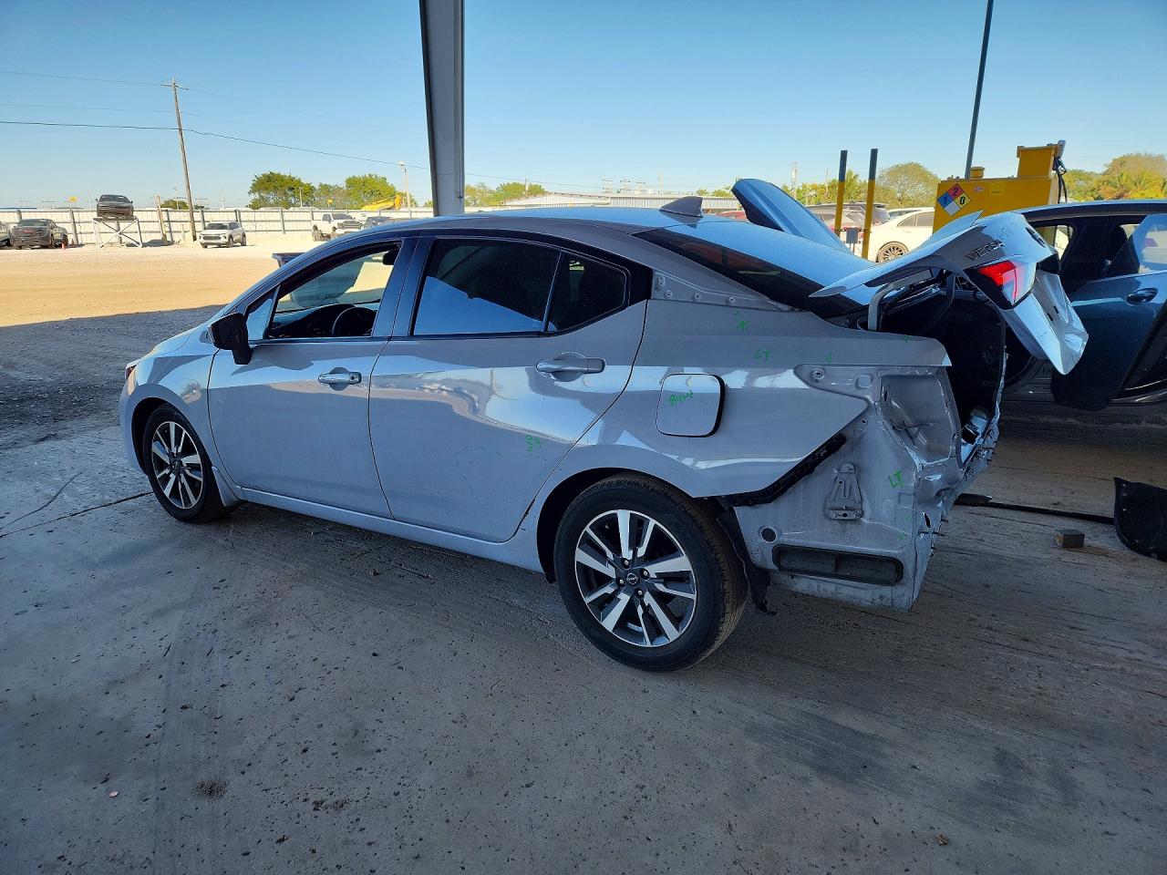 2024 NISSAN VERSA SV photo 2