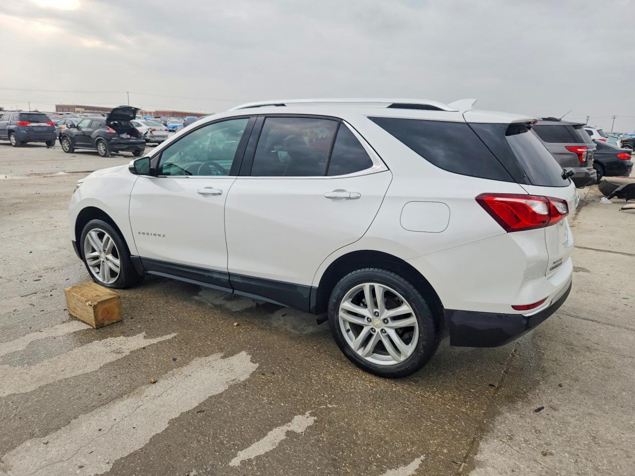 2020 CHEVROLET EQUINOX PREMIER photo 3