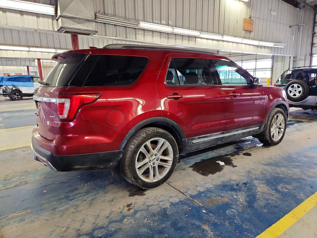 2017 FORD EXPLORER XLT photo 5