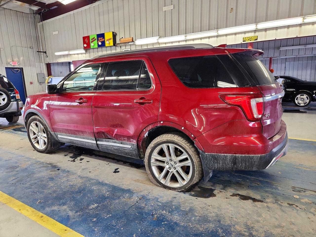 2017 FORD EXPLORER XLT photo 3