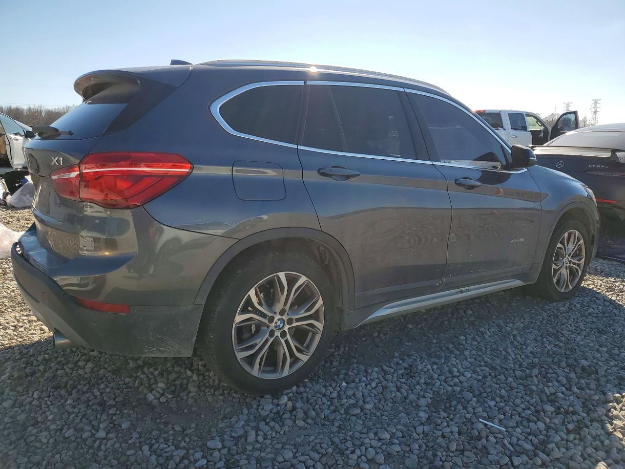 2016 BMW X1 XDRIVE28I photo 3