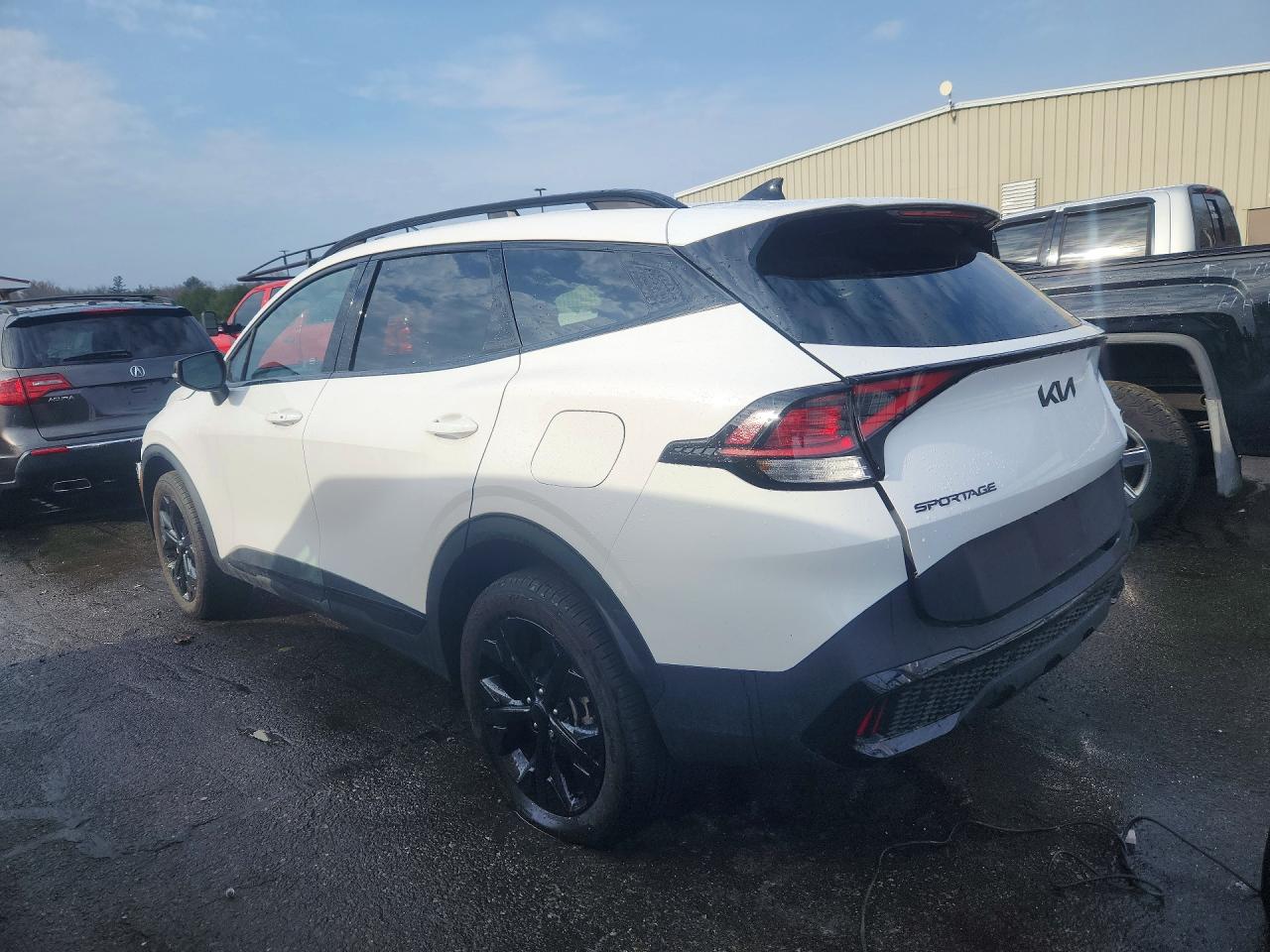 2025 KIA SPORTAGE X-LINE photo 3