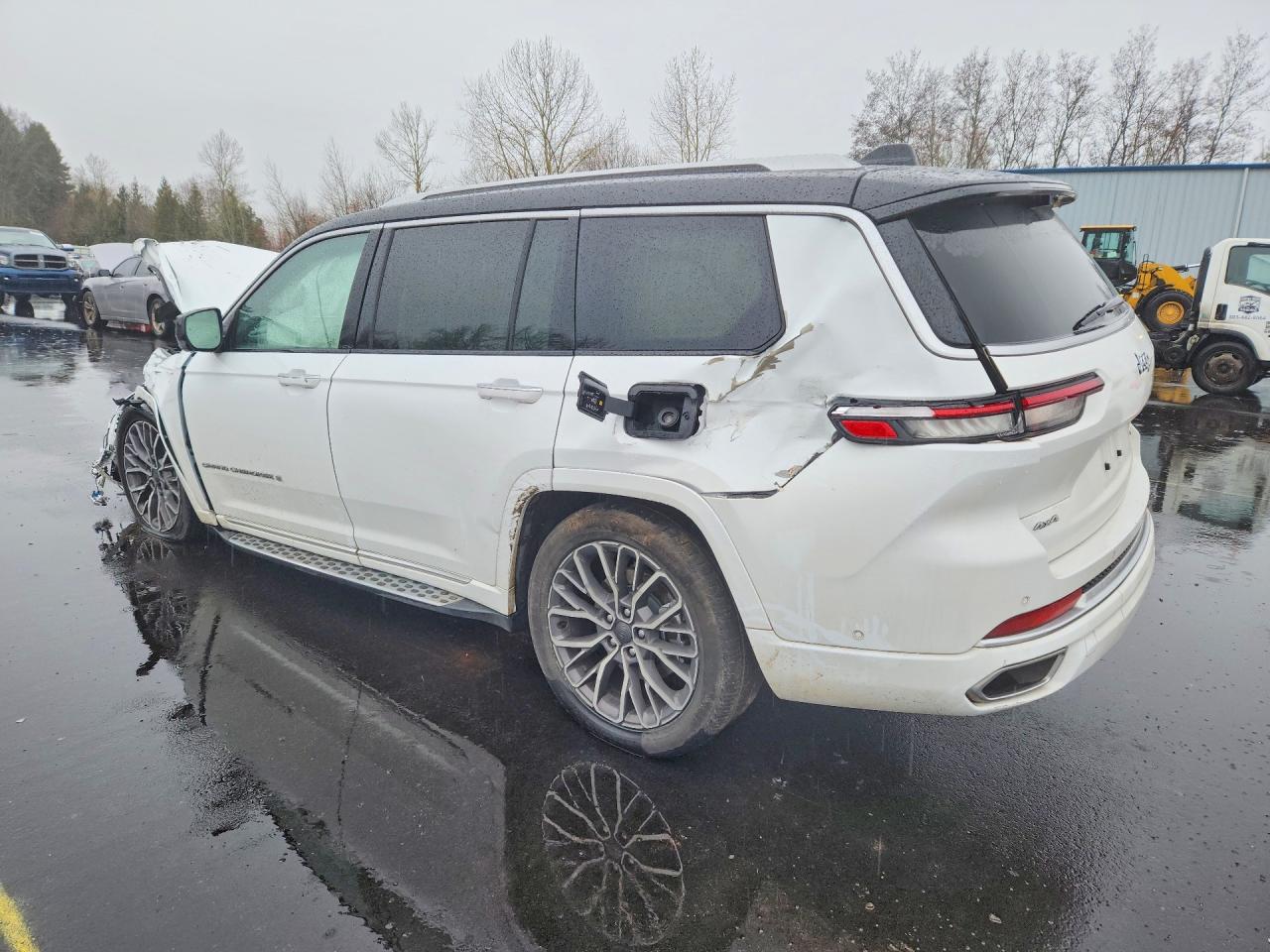 2023 JEEP GRAND CHEROKEE L SUMMIT photo 3