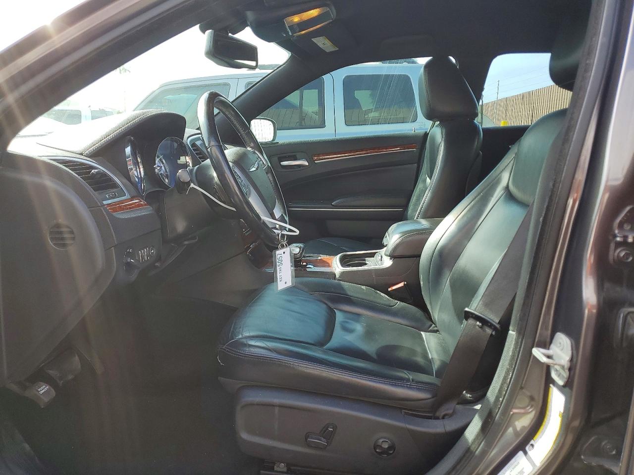2014 CHRYSLER 300 photo 7