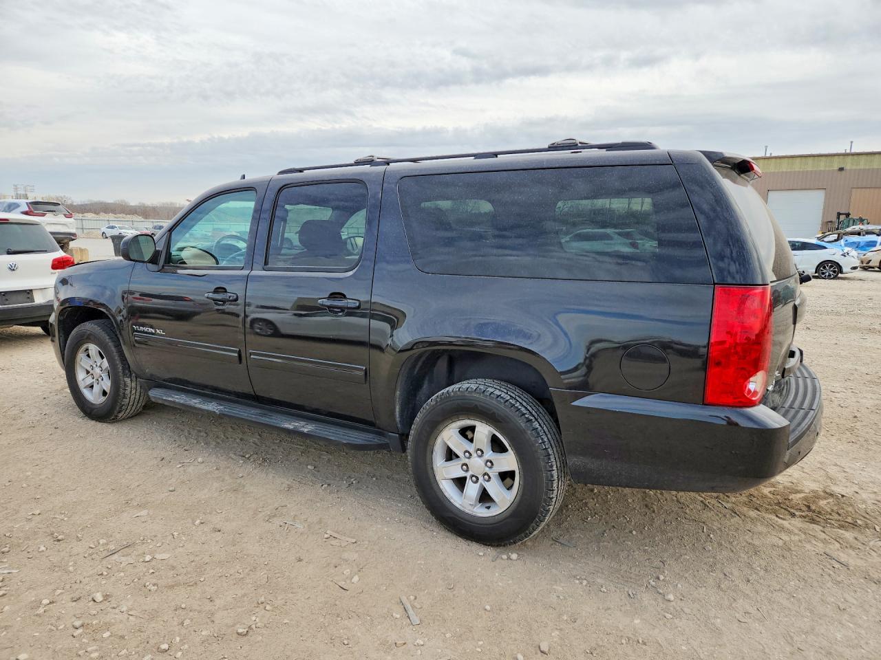 2013 GMC YUKON XL K1500 SLT photo 3