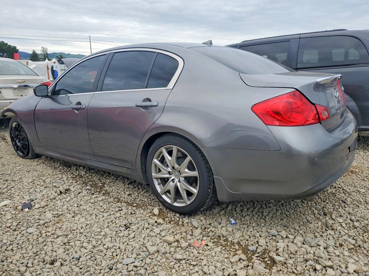 2010 INFINITI G37 BASE photo 3